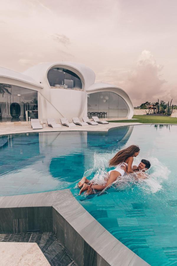 The Cloud Beachfront Villa Tabanan מראה חיצוני תמונה